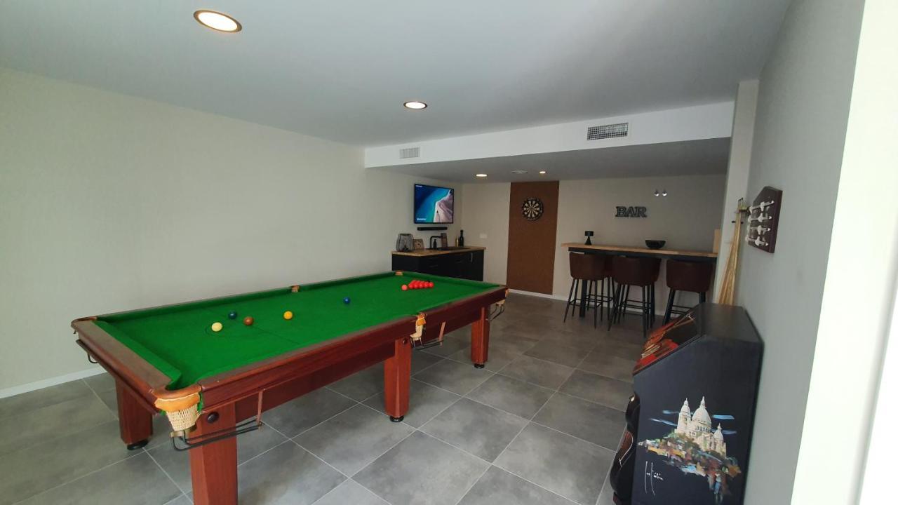 Pool & Snooker Villa フィネストラット エクステリア 写真