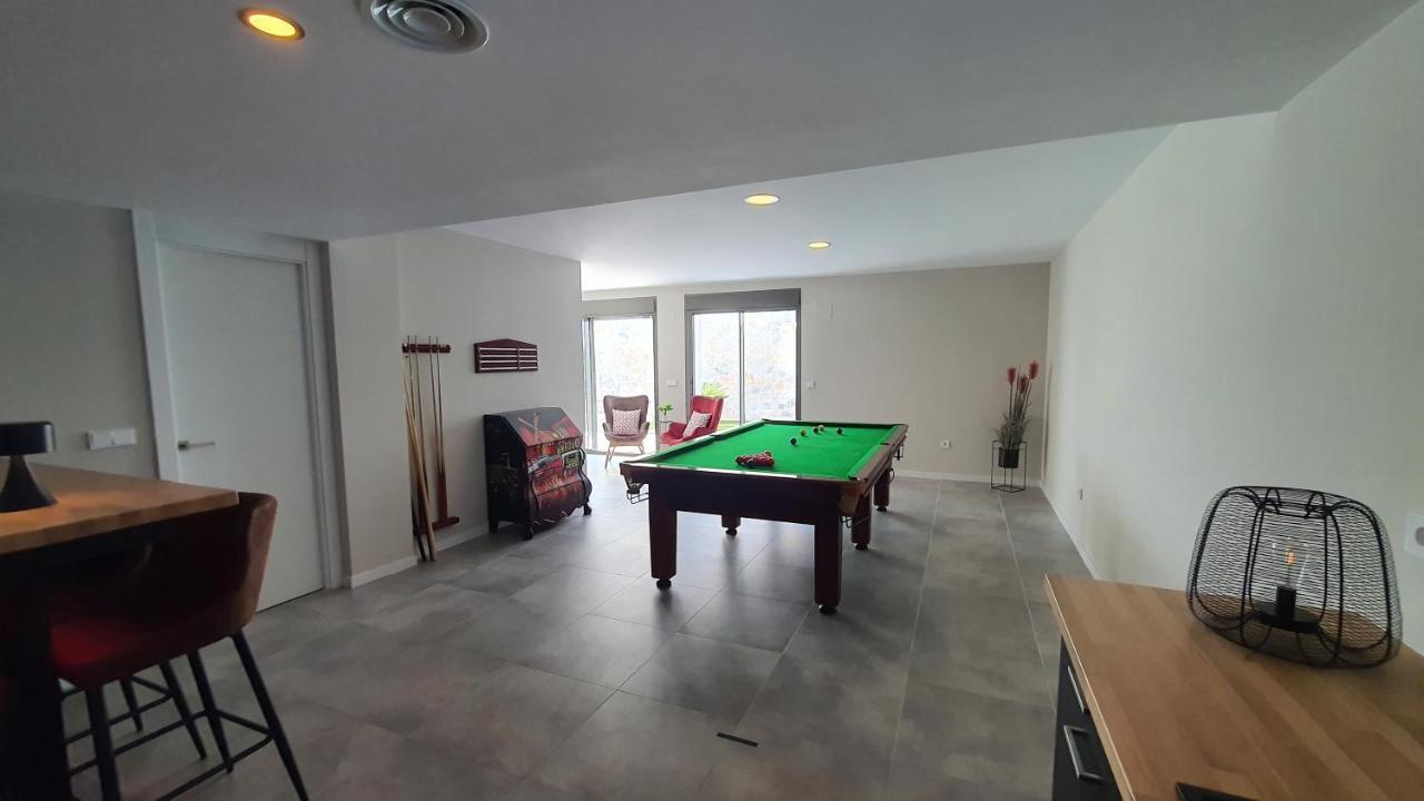 Pool & Snooker Villa フィネストラット エクステリア 写真